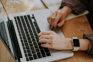 Read more about the article Top 5 Must-Have Tech Gadgets of 2024