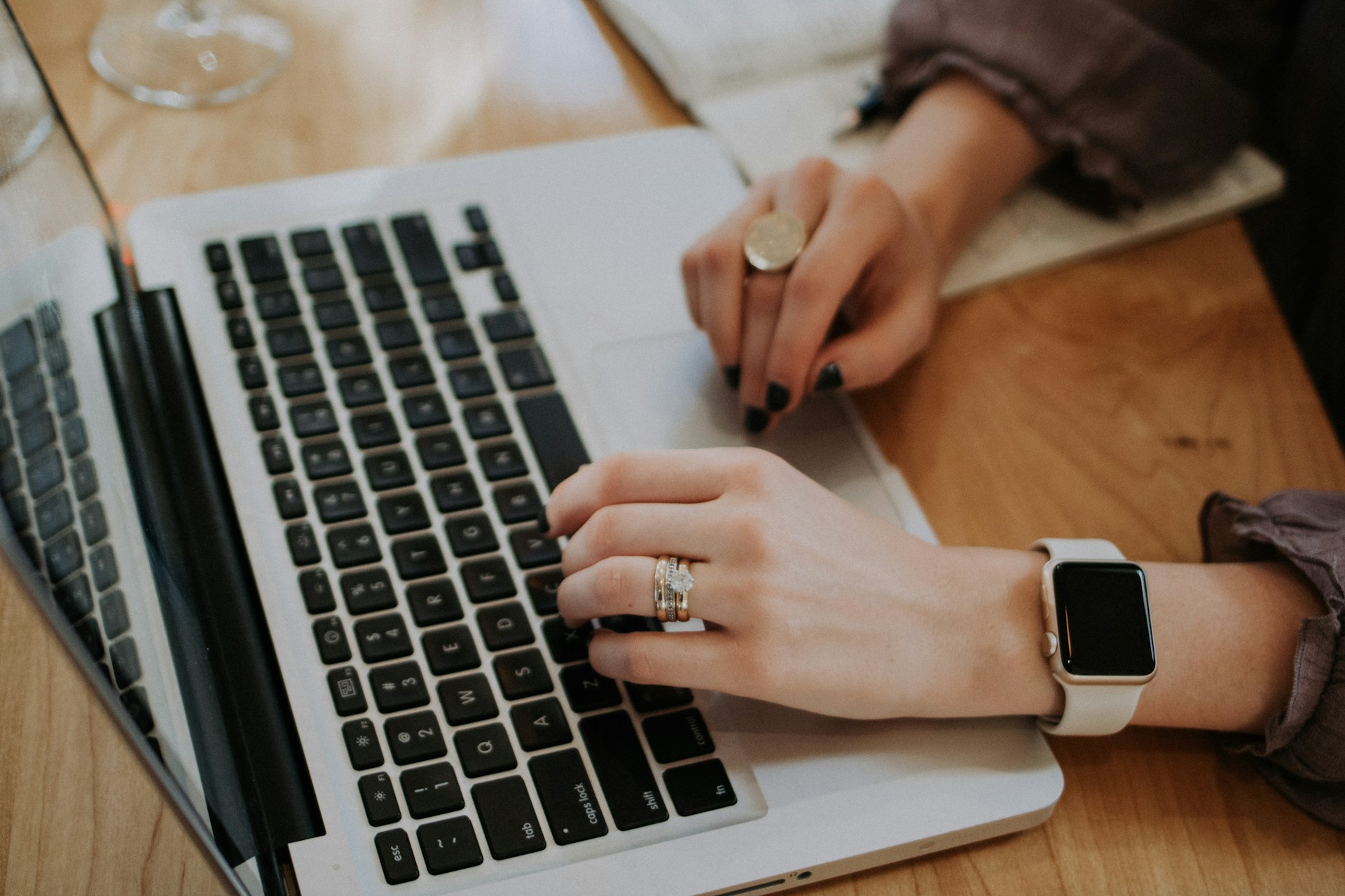 Read more about the article Top 5 Must-Have Tech Gadgets of 2024